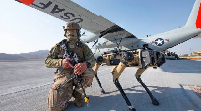ABD ordusu üs güvenliği için ‘robot köpekleri’ test etti