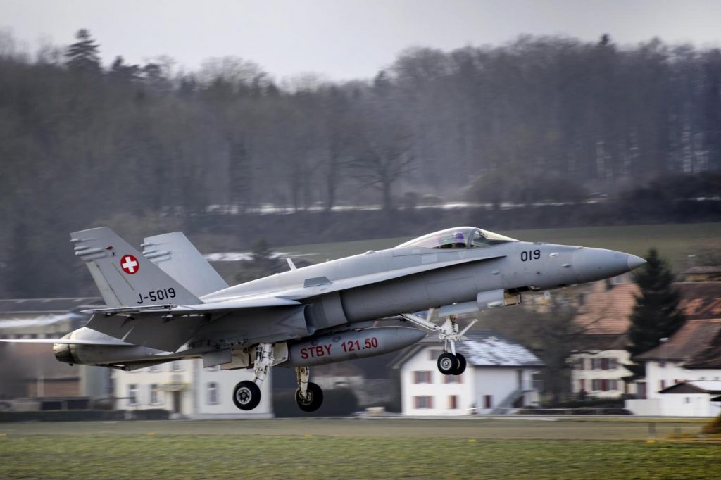 200 yıldır savaş görmeyen İsviçre’de savaş uçağı alma referandumu kafaları karıştırdı
