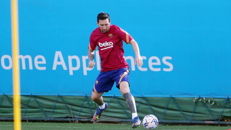 Kriz sona erdi, Lionel Messi Barcelona’da ilk antrenmanına çıktı