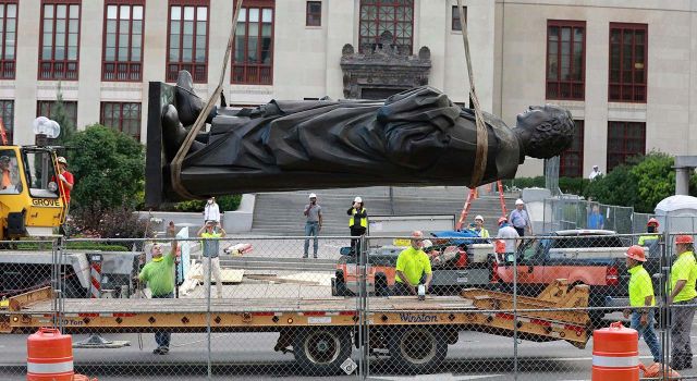 ABD’de Kristof Kolomb’un 33 heykeli kaldırıldı