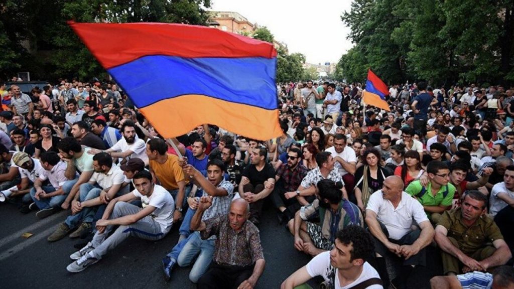 Ermenistan’da erkeklerin ülke dışına çıkması kısıtlandı
