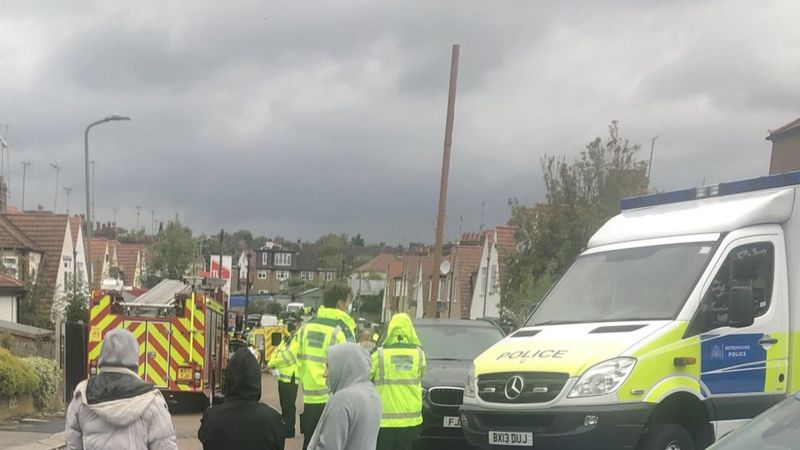 Londra’da narkotik operasyonunda 11 polis yaralandı