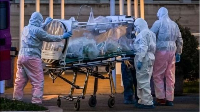 İngiltere’de doktorlar endişeli, koronavirüs hastaları arttı