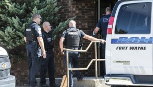 ABD’de maske vahşeti: Güvenlik görevlisini 27 yerinden bıçakladılar