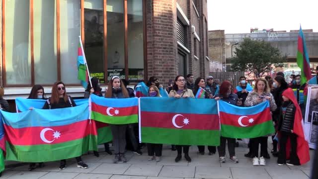 İngiltere’deki Azerbaycan Türkleri, Ermenistan’ın Azerbaycan’daki sivillere yönelik saldırısını protesto etti