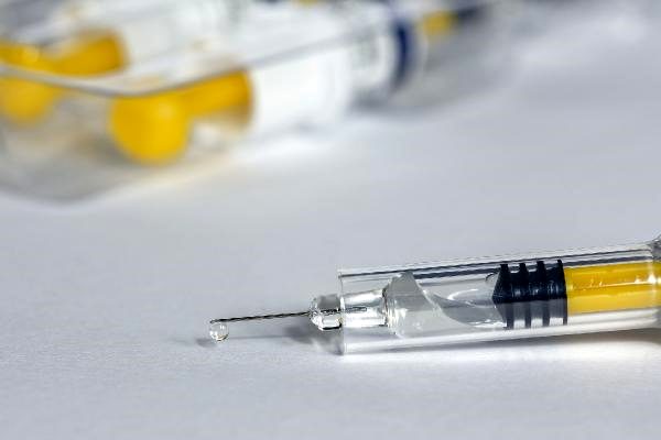 Almanya’da Oxford-AstraZeneca aşısı 60 yaş altı için kısıtlandı