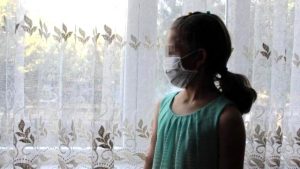 Koronavirüs hastası adam 9 yaşındaki kızın yüzüne tükürdü