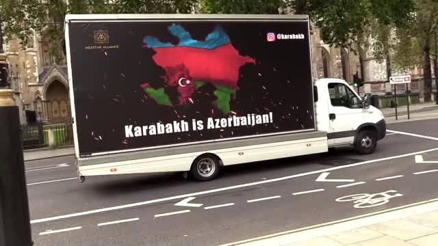 Londra sokaklarında mobil “Karabağ Azerbaycan’dır” panosu