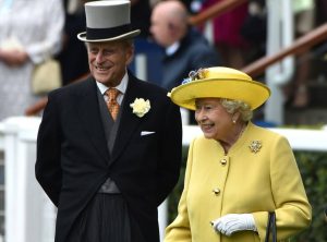 Kraliçe Elizabeth eşi Prens Philip’i bırakıp işbaşı yapıyor