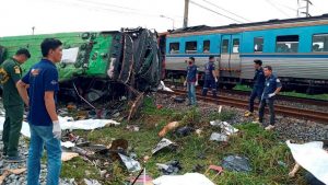 Tayland’da korkunç kaza… Otobüs trenle çarpıştı: Onlarca ölü ve yaralı var