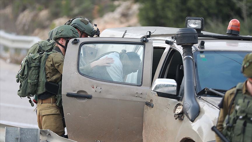 İsrail güçleri biri gazeteci 37 Filistinliyi gözaltına aldı