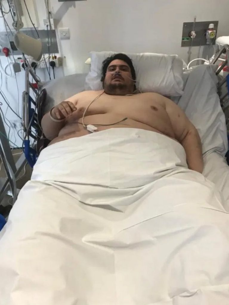 İngiltere’nin en kilolu 50’inci kişisi vinç yardımıyla hastaneye kaldırıldı