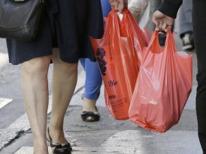 Almanya plastik poşet kullanımını yasaklıyor