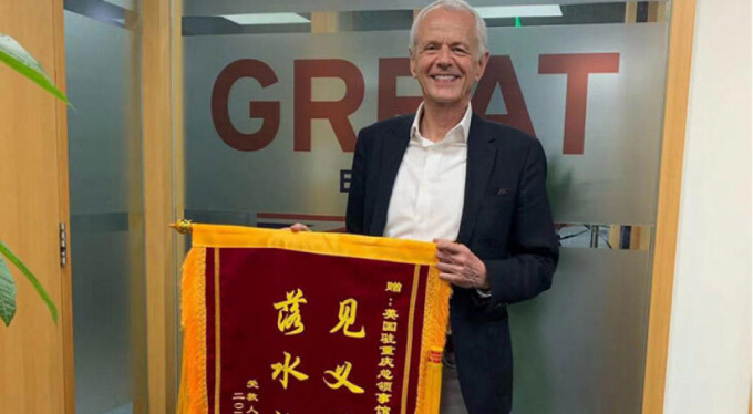 İngiliz diplomat Çin’de kahraman ilan edildi