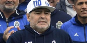 Futbol efsanesi Diego Maradona hayatını kaybetti