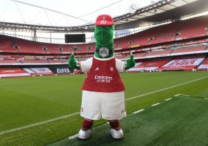 Arsenal’da maskot Gunnersaurus işe döndü