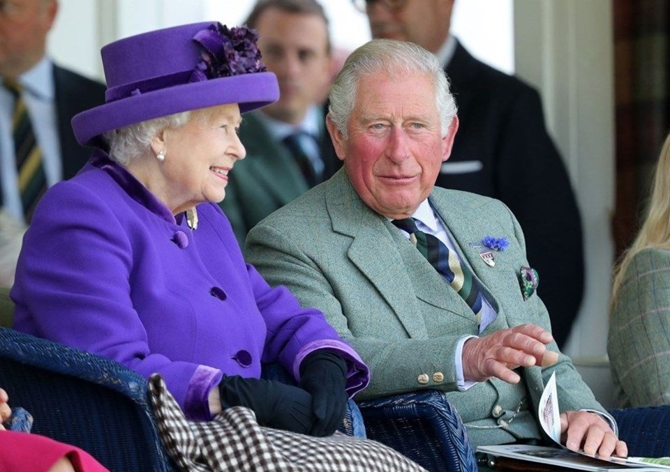 Kraliçe Elizabeth ‘tahttan inecek’ iddiası