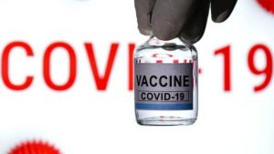 İngiltere hükümeti koronavirüs aşısını özendirmek için sosyal medya fenomenleriyle çalışacak