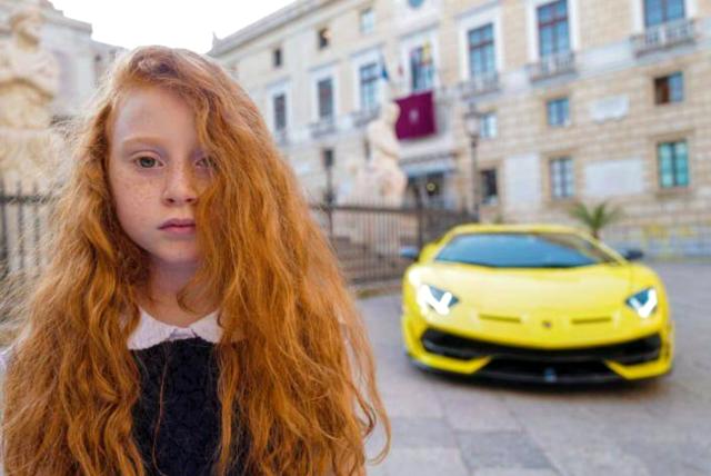 Lamborghini, kız çocuklarını model olarak kullandığı reklamı tepkiler üzerine geri çekti
