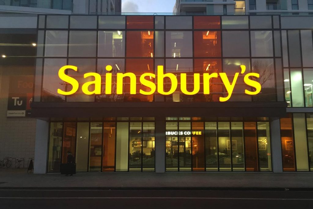 Sainsbury’s set to increase pay to £10 an hour