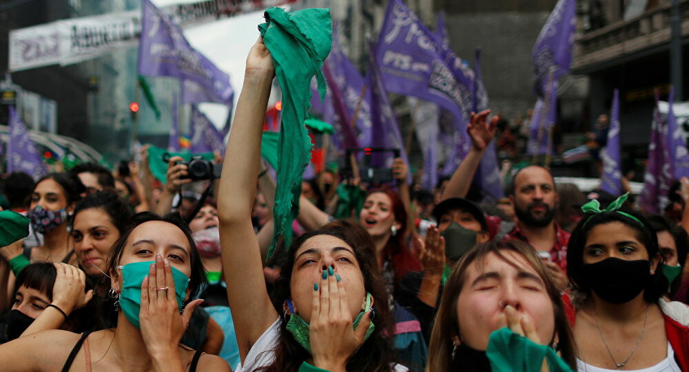 Arjantin kürtajı yasallaştırdı, Latin Amerika’da ‘domino etkisi görülebilir’