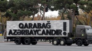 30 yıl önce onlar yapmıştı! Azerbaycan’daki kutlamalarda Ermeni askeri araçlarına ait plakalar sergilendi