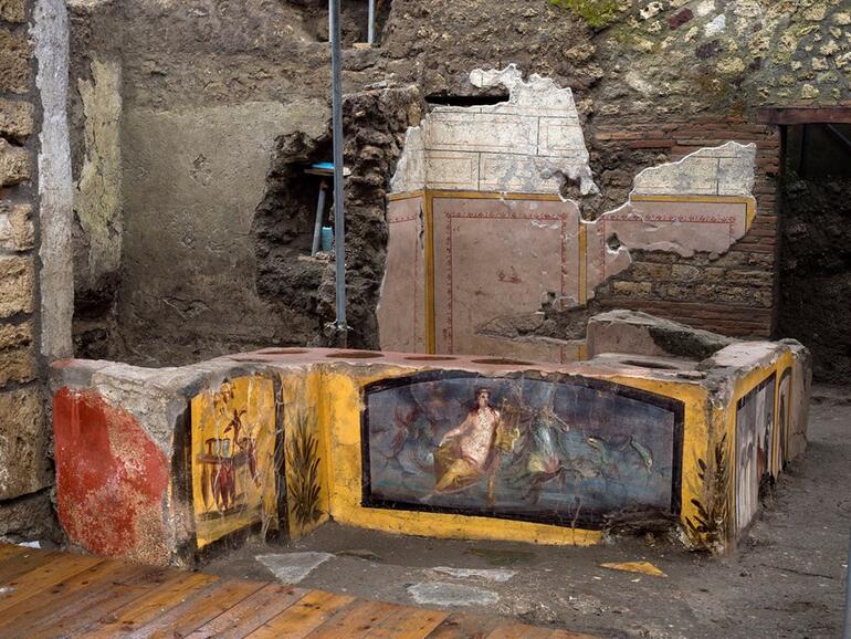 Pompeii’de 2 bin yıllık fast-food dükkanı gün yüzüne çıkarıldı