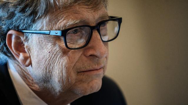 Bill Gates, hayatın 2021 baharına kadar normale dönebileceğini söyledi