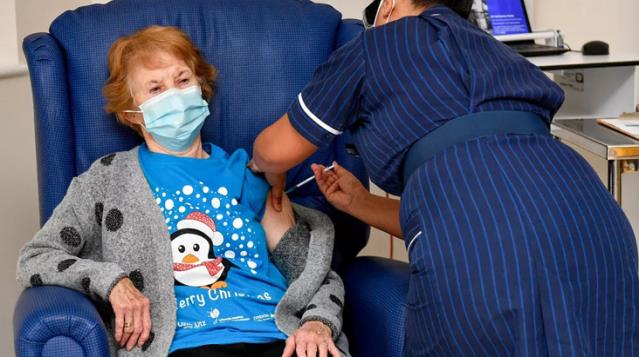 İngiltere’de ilk aşının yapıldığı 90 yaşındaki kadın konuştu: Harika hissediyorum