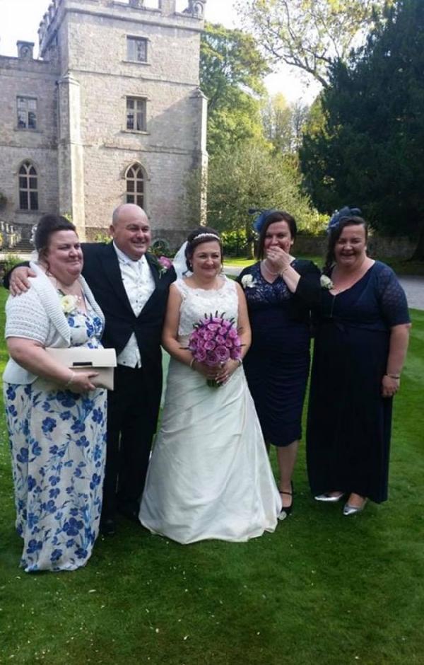 İngiltere’nin konuştuğu evlilik: En yakın arkadaşının babasıyla evlendi