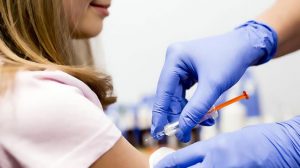 Covid-19 aşısında ilk ‘ciddi alerjik reaksiyon’ tespit edildi