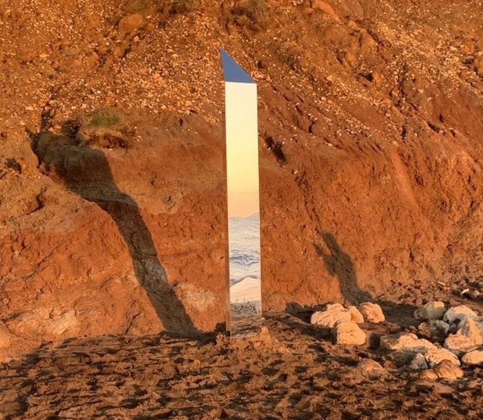 Monolith appears on Isle of Wight beach