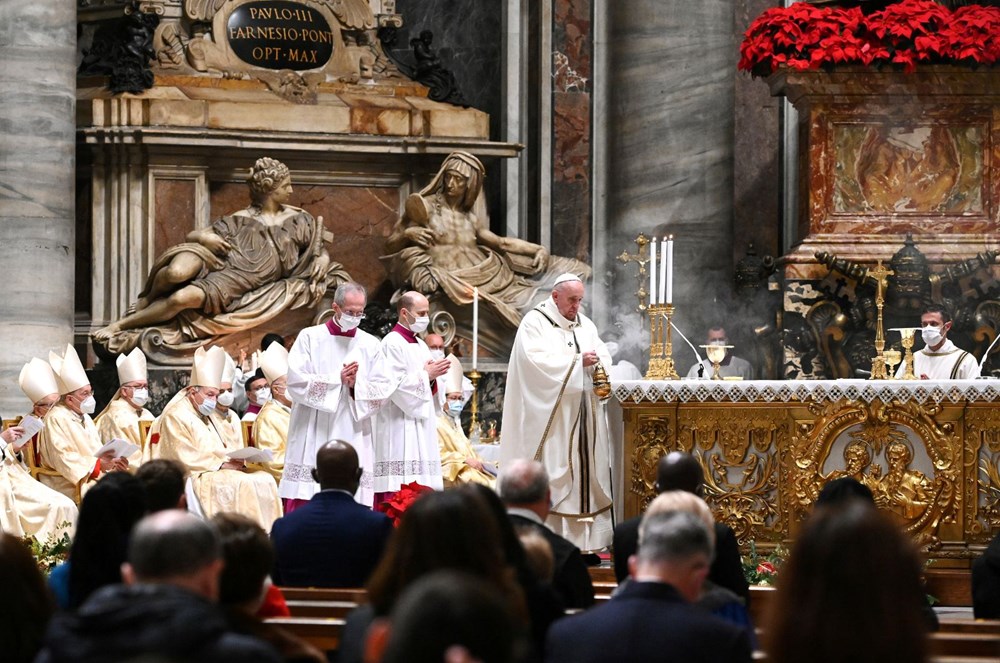 Vatikan’da koronavirüs gölgesinde Noel ayini yapıldı