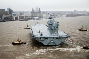 En yeni İngiliz uçak gemisi su aldığı için arızalandı