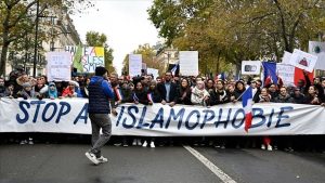 Fransız tarihci Bauberot: Müslümanları hedef alan ayrılıkçı yasa tasarısı temel özgürlüklere aykırı