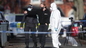 İngiltere’de 15 yaşındaki genç bir grubun bıçaklı ve silahlı saldırısında öldürüldü
