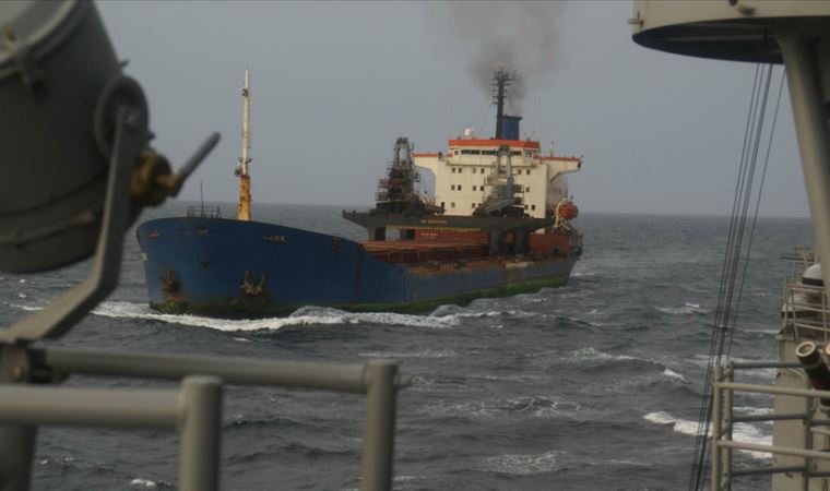 Gine Körfezi’nde kargo gemisine korsan saldırı
