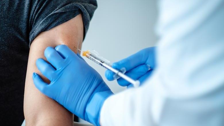 Korona aşısı üreticilerine dava açılıyor
