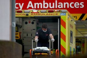 Londra Ambulans sağlık görevlilerine vücut kameraları takılacak