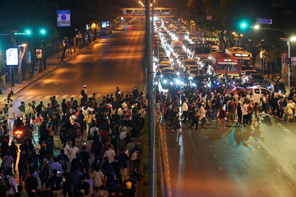 Tayland’da protestolar şiddetleniyor