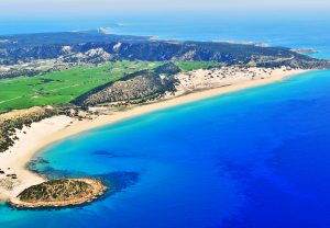 ‘Aşılanan’ İngiliz turistler Kuzey Kıbrıs’a nasıl gidileceğini soruyor, net yanıt alamıyor