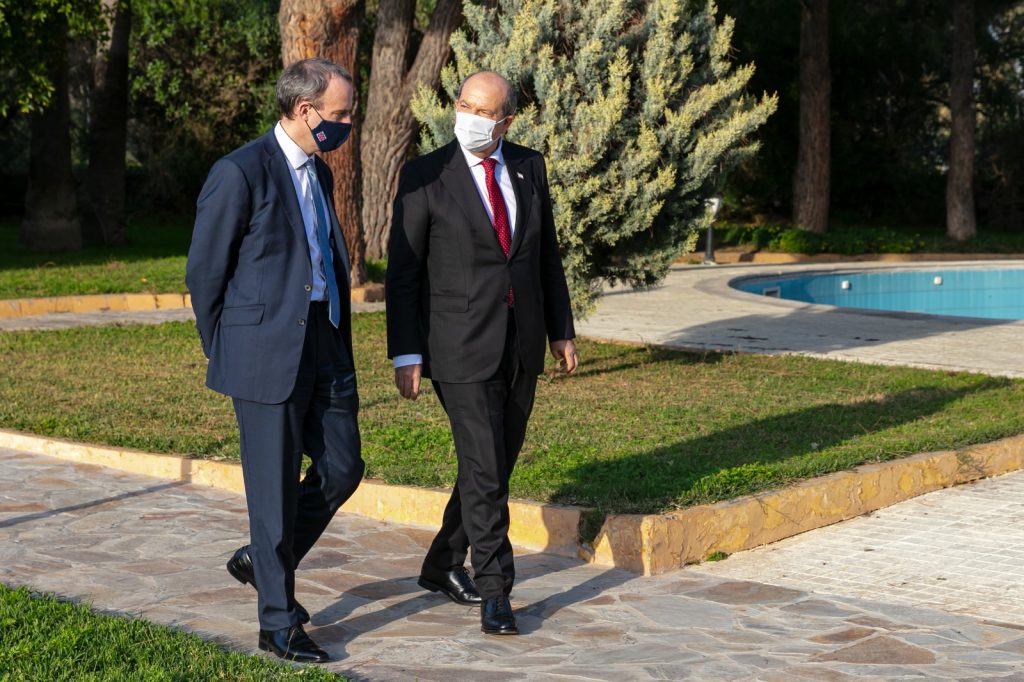 İngiltere Dışişleri Bakanı Raab, KKTC Cumhurbaşkanı Tatar ile görüştü
