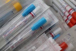 İngiltere’de isteyen herkes haftada iki kez ücretsiz hızlı koronavirüs testi yaptırabilecek