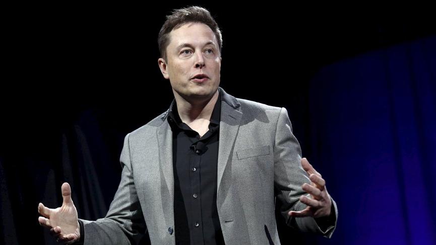 Elon Musk, Tesla Roadster modelini uçurmayı planladığını duyurdu