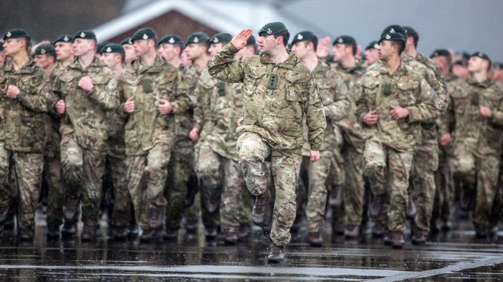 İngiltere, askeri personel sayısını azaltacak