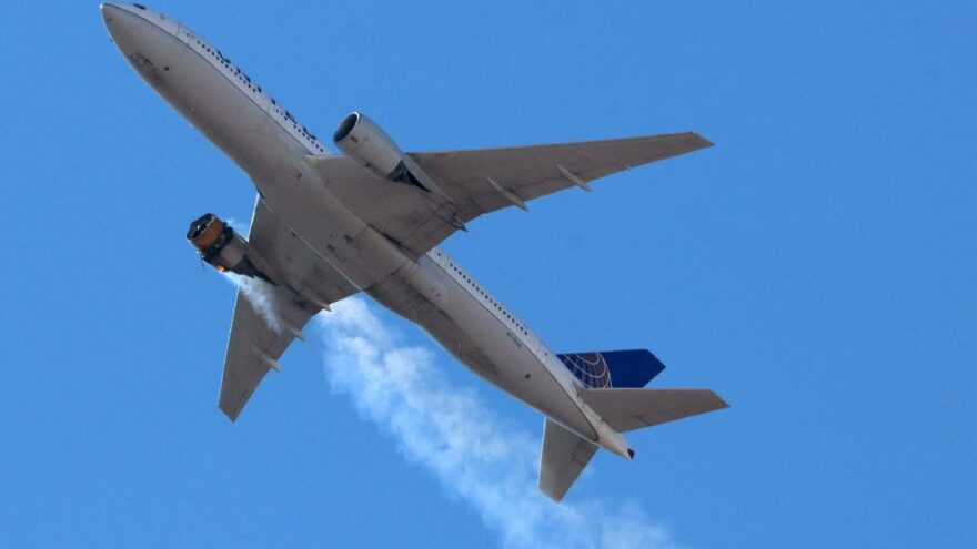 Havada büyük panik: 231 yolcu taşıyan uçağın motoru havada patladı