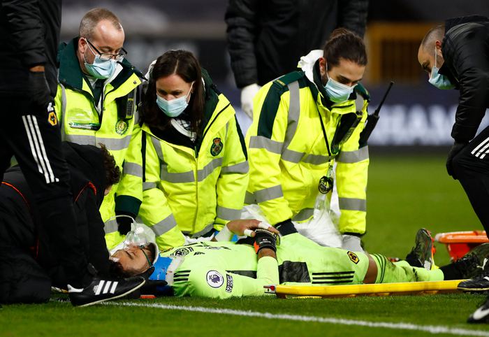 Wolverhampton-Liverpool maçında Rui Patricio hastaneye kaldırıldı