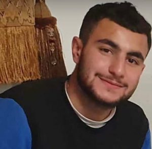 19 yaşındaki Ahmed Beker bıçaklanarak öldürüldü