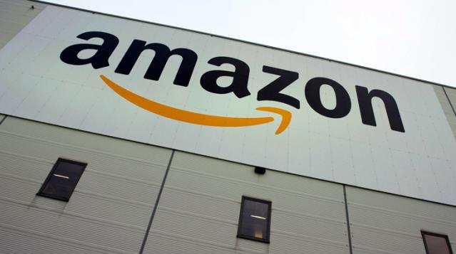Amazon’un yeni logosu Adolf Hitler’e benzetildi
