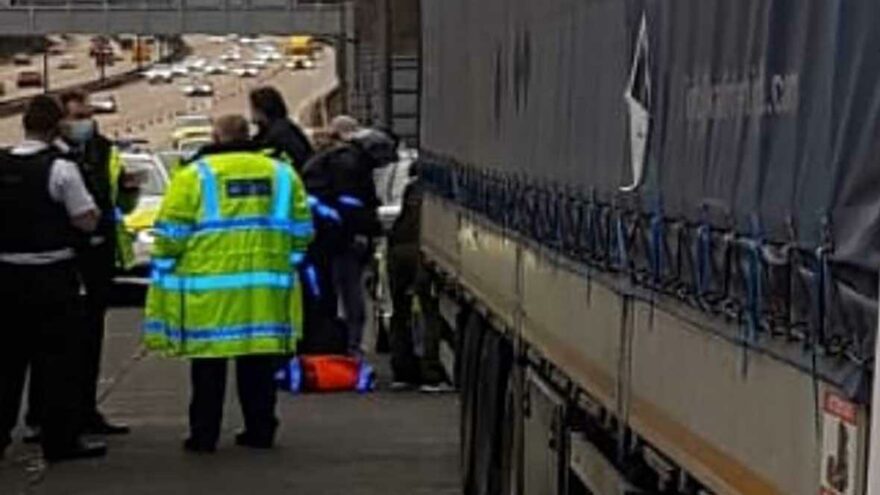 Türk TIR şoförü 17 göçmeni İngiltere’den kaçırmakla suçlandı